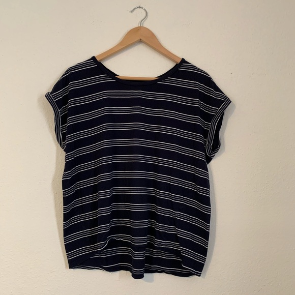 4 Short Sleeve Tee Shirts Size Medium - Picture 2 of 9